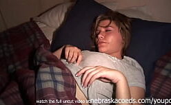 Peitoes gostosos balançando enquanto a gostosa mete firme