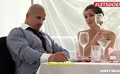 Casada Nua — Safada traindo marido na festa do casamento