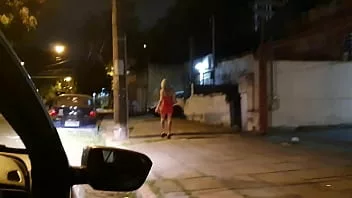 Assistir a xoxotona greluda dessa loirinha sendo traçada pelo cacetudo