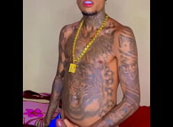 Kinechan escovando pica no cu do menino gay