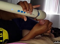 Magic alice nua, masturbando a buceta com consolo enfiado na buceta