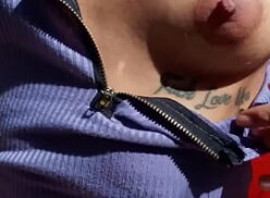 Prornhub mãe pega filha batendo siririca e come a xoxota dela