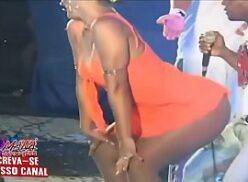 Rosiane pinheiros nua chupando pica grossa