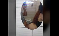 Anan transando no banheiro da escola