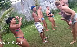 Andressa urach branca de neve porno dando a buceta na praia