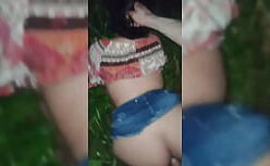 Buceta siririca de uma ninfetinha de quatro