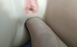 Bucetaarrombada e Enfiando o braço no Cu da Morena Deliciosa