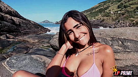 Carmen kinsley nua na praia dando o cu apertadinho