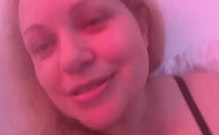 Caroline chaves pelada em cena de sexo gostoso