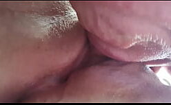 Chupando minha bucetinha no pau do amigo