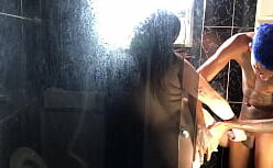 Comendo a prima no banheiro da casa