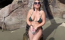 Coroas gostosas fudendo na praia