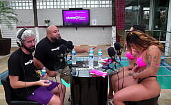 Emilyferrer nua metendo com força na xoxota da ninfeta