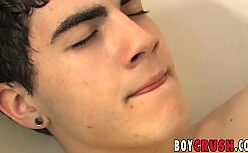 Gay henai novinha tarada fodendo sua xoxota apertada