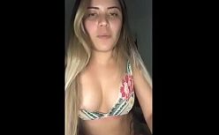 Gozando dentro gifs de bucetas dessa ninfeta branquinha fazendo um sexo quente