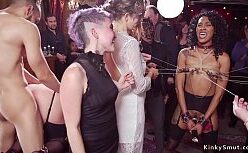 Hentai darling a xoxota da loira na orgia