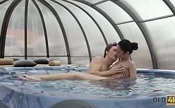 Jamelizinha linda gemendo com vontade no sexo quente