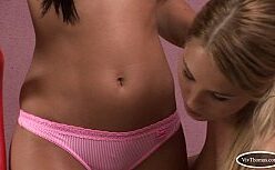 Lésbicaspeitudas fazendo sexo oral na academia