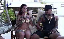 Mulher gostosa semasturbando com plug anal