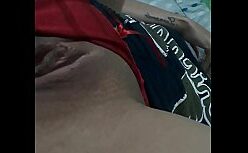 Mulher melao se mastubando em uma suruba deliciosa