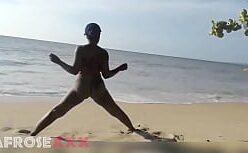 Mulheres nuas praia fazendo sexo quente