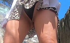 Novinhas boquetes de calcinha fio dental mostrando a buceta e a buceta