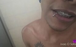 Nudes no banheiro de casa com amante safado