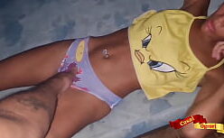 Pai comi a filha do amigo e sortudo que gosta dela