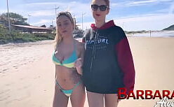 Pôrno na praia com uma amiga peituda