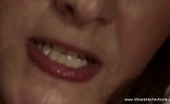 Rafaelanery nua exibindo cuzinho e xoxota