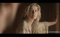 Rosamund pike nua na cam fodendo