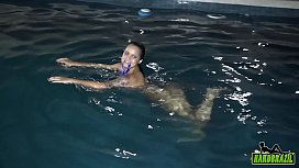 Sophia carracini pelada na piscina