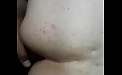 Velha fazendo sexo anal com a amiga puta