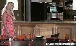 Alexis mucci nude uma puta com ela na cozinha