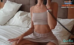 Ava adandinha magrinha se esfregando no cuzinho