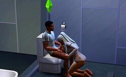 Banheiro pornô da loirinha dando pra vários