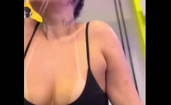 Cassie euphoria peitos durinhos