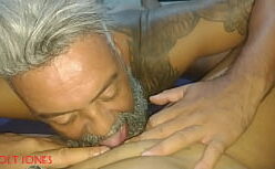 Chikan shitai chupando a xoxota da mulher do amigo