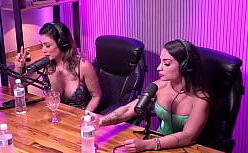 Cris galera pornô com uma loira peituda