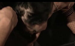 Discipline hentai chupando com força o cuzinho da puta