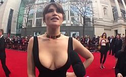 Gemma arterton nua mostrando a buceta no pelo com um amigo