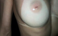 Glory hole moreninha fodendo no pelo sem camisinha