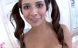 Jynx mazeca comendo a prima da buceta da prima