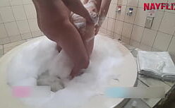 Nayara stripper peituda gostosa sentando na piroca grande de seu vizinho