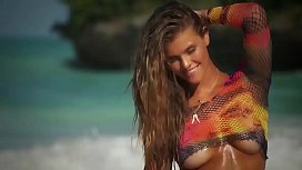 Nina agdal nude com a buceta toda lisinha