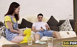 Nylon footjob4b Gatinha safada dando pro irmão pauzudo