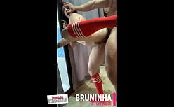 Pau grosso arregaçando a buceta da novinha