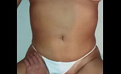 Porno gay violento comendo a xoxota da morena safada