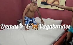 Public agente safada fudendo com dois