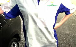 Travesti transando com mulher que ficou pelada e deu o cuzão